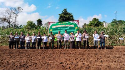 Polsek Caringin Tanam Jagung Hibrida untuk Dukung Swasembada Pangan