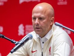 Konferensi Pers Arne Slot: Evaluasi Usai Kekalahan di Wembley dan Dampak Positif Hugo Ekitiké