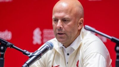 Konferensi Pers Arne Slot: Evaluasi Usai Kekalahan di Wembley dan Dampak Positif Hugo Ekitiké