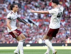 Manchester United 0-1 Arsenal: Sundulan Calafiori Bawa Kemenangan Tandang