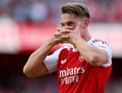 Gyökeres Antar Arsenal Juara Piala Emirates