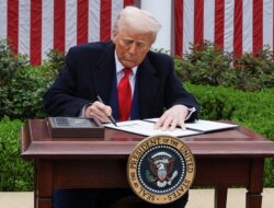 Trump Geser Tarif Baru ke 7 Agustus, Pasar Dunia Gelisah