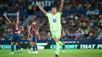 Torres Jadi Penyelamat Barcelona