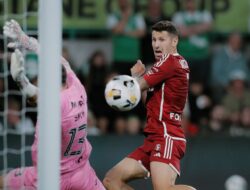 Hibernian 1-2 Legia Warsawa: Mulligan Bawa Harapan Tipis ke Leg Kedua