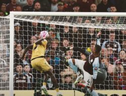 Gol Sundulan Sarr Pastikan Tiga Poin Palace Lawan Aston Villa