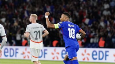 Mbappé Geser Rekor Henry, Bawa Prancis Tekuk Islandia 2-1