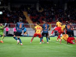 Lecce 0-1 Napoli: Anguissa Cemerlang, Milinković-Savić Jadi Tembok di Mistar