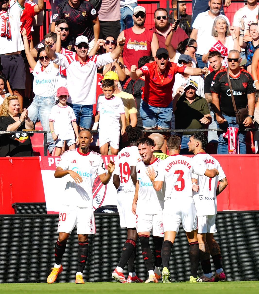Barcelona Dihancurkan Sevilla 4-1, Lewandowski Gagal Penalti