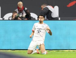 Bundesliga 2025/2026: Bayern München Bungkam Frankfurt 3-0, Luis Díaz Cetak Brace