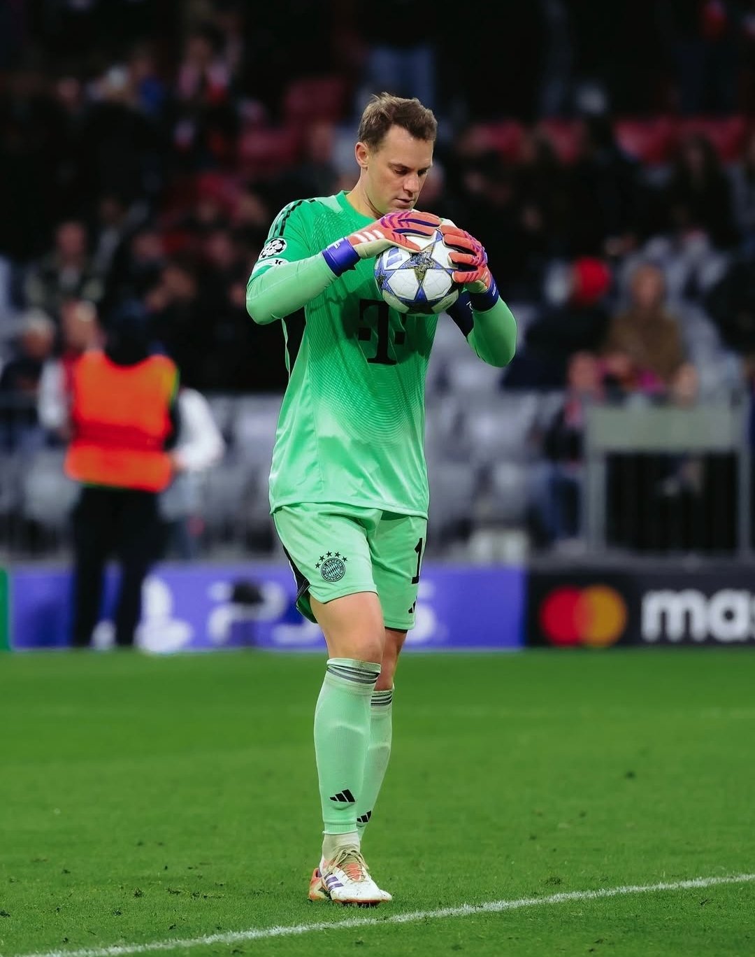 Manuel Neuer Disodori Perpanjangan Kontrak, Bayern Siapkan Kesepakatan Musim Dingin