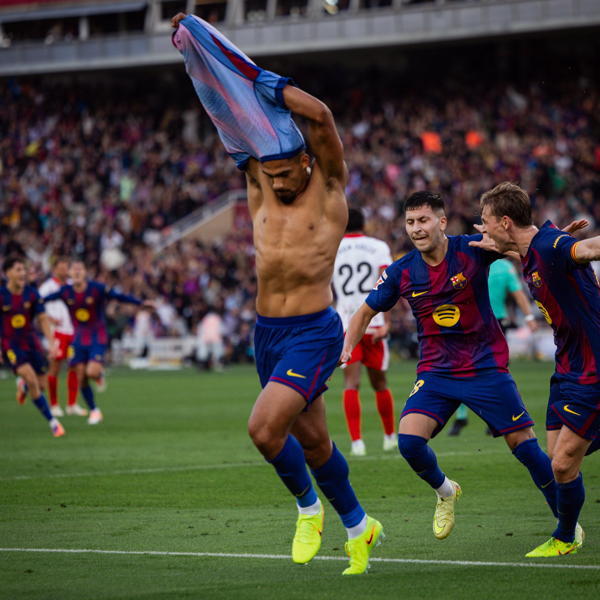 Barcelona 2-1 Girona: Gol Ronald Araújo di Menit Akhir Antar Blaugrana Rebut Puncak