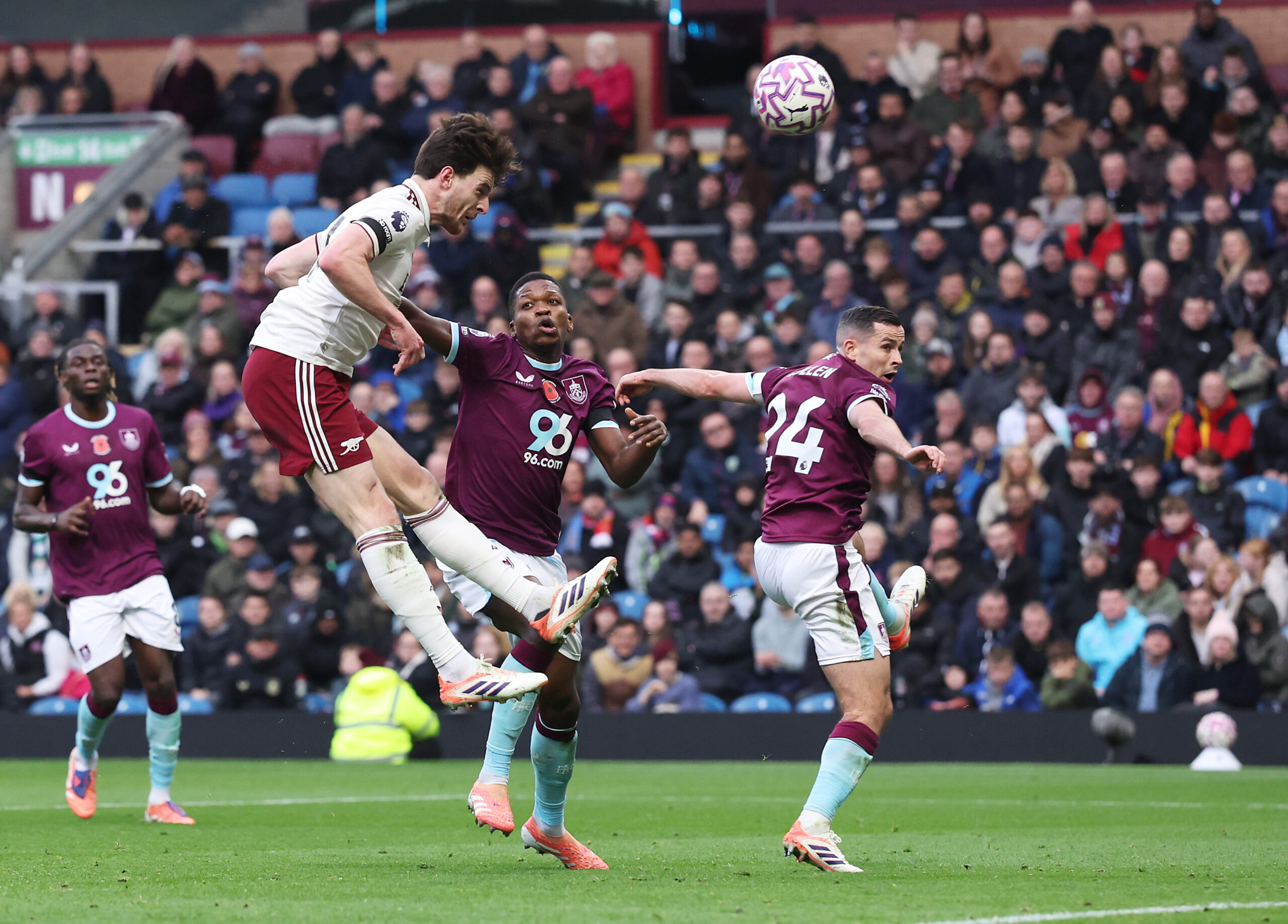 Burnley 0-2 Arsenal: Gyökeres dan Rice Mantapkan The Gunners di Puncak Klasemen