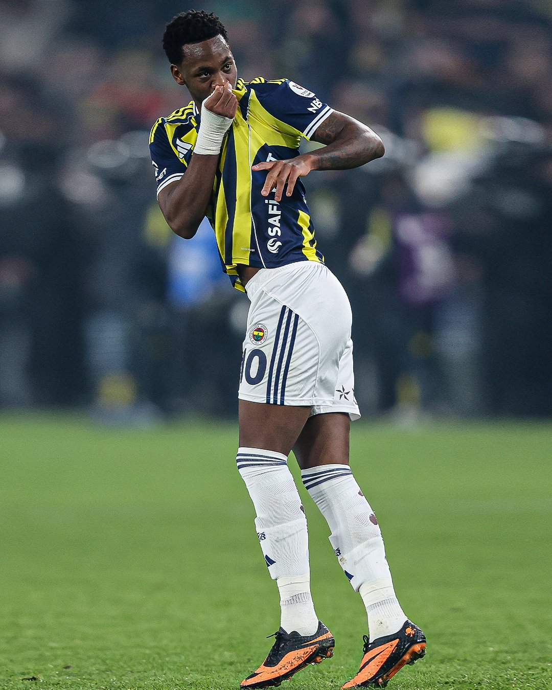 Fenerbahçe Selamatkan Poin Dramatis dari Galatasaray Lewat Gol Jhon Durán