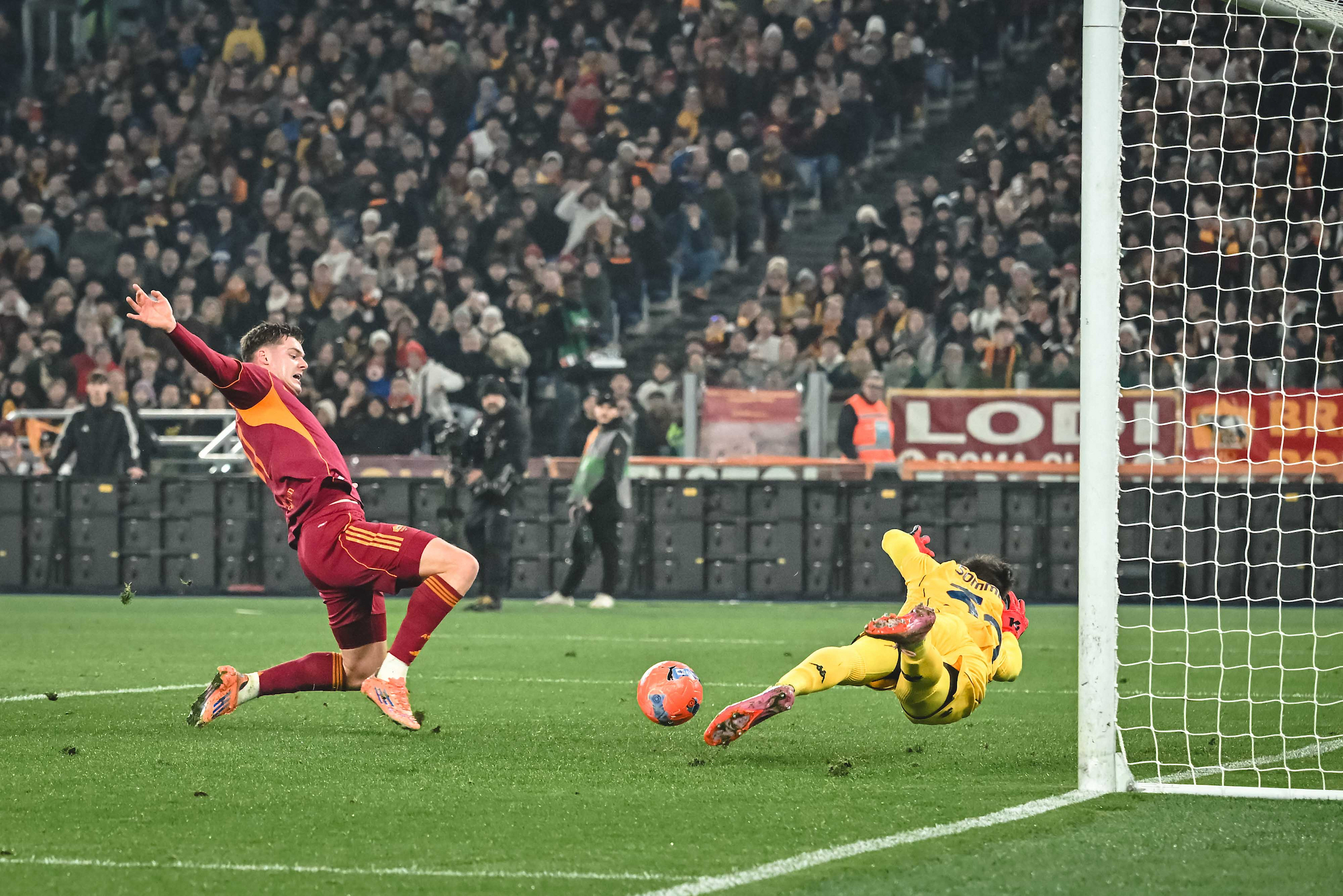 AS Roma 3-1 Genoa CFC: De Rossi Tumbang Saat Kembali ke Olimpico
