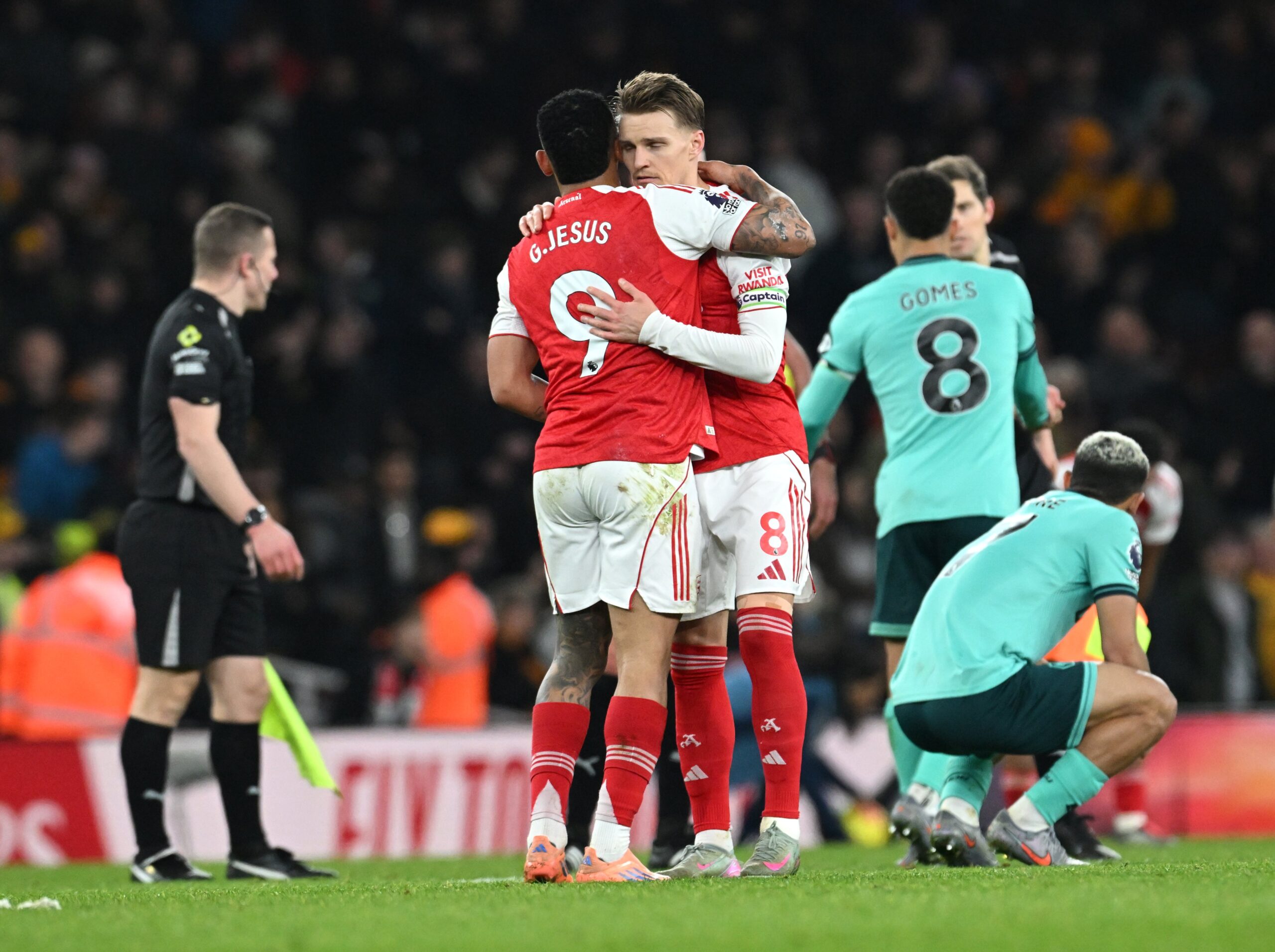 Arsenal 2-1 Wolves: Dua Gol Bunuh Diri Selamatkan The Gunners di Puncak Klasemen