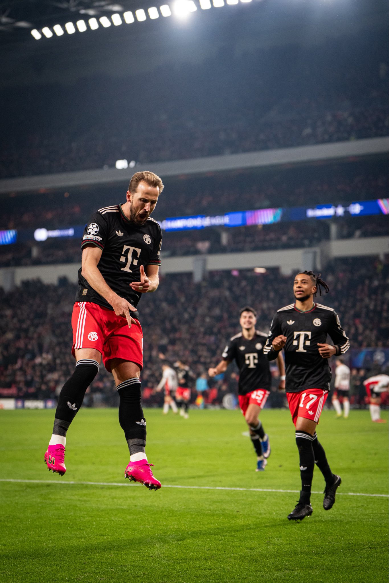 PSV Eindhoven 1 vs 2 Bayern München: Gol Telat Kane Pupuskan Asa De Boeren