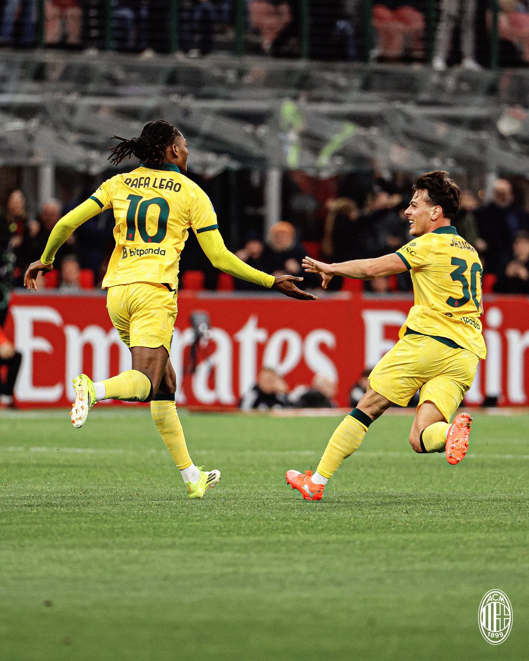 AC Milan 1-1 Como 1907: Allegri Kartu Merah, Harapan Gelar Rossoneri Terhambat