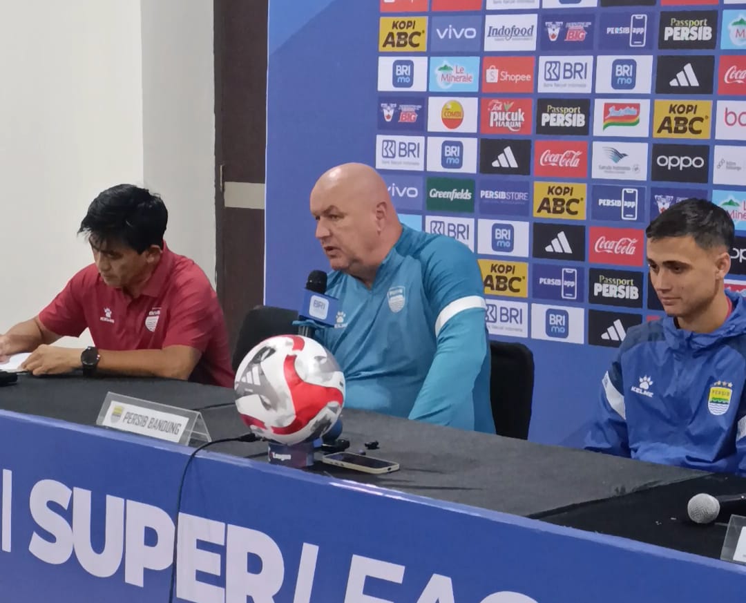 Persib 1 vs 0 Persita: Bojan Hodak Puas, Carlos Peña Kecewa Soroti Bola Mati