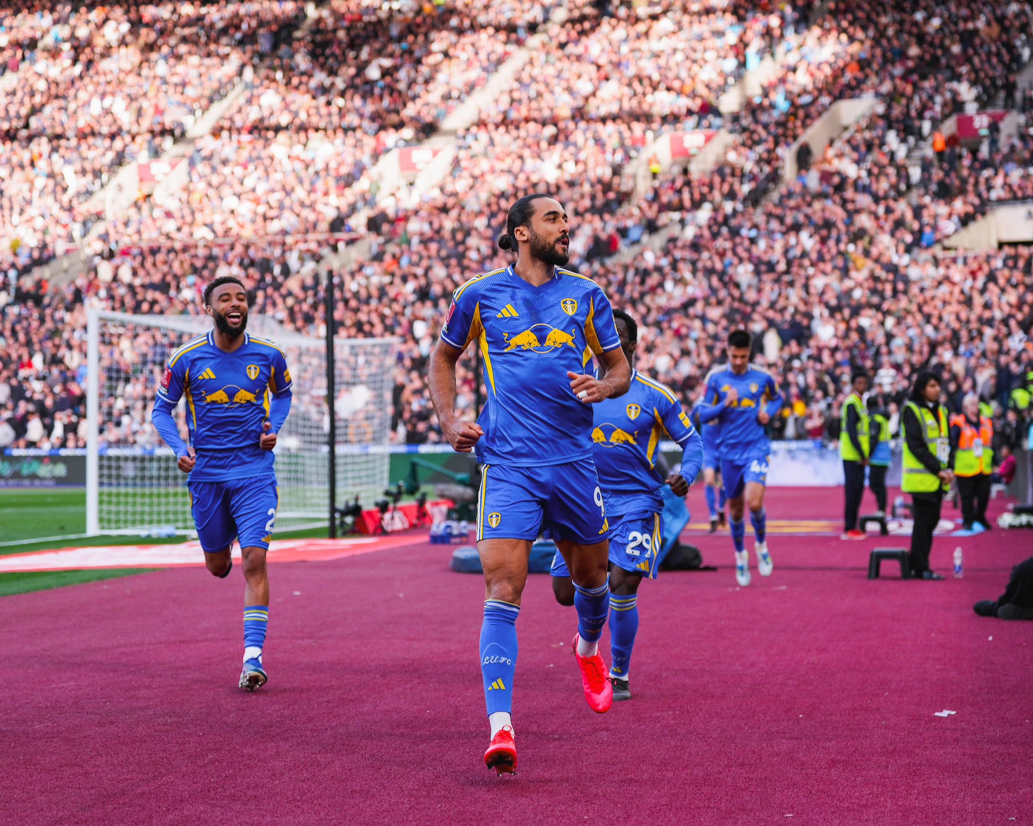 Leeds United Singkirkan West Ham Lewat Adu Penalti, Akhiri Penantian 39 Tahun ke Semifinal