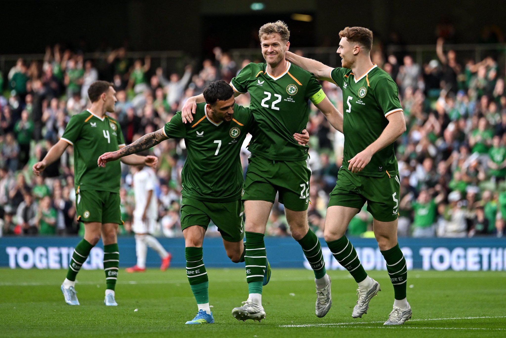 Collins Jadi Penentu, Republik Irlandia Tundukkan Qatar Meski Sempat Kehilangan Moylan