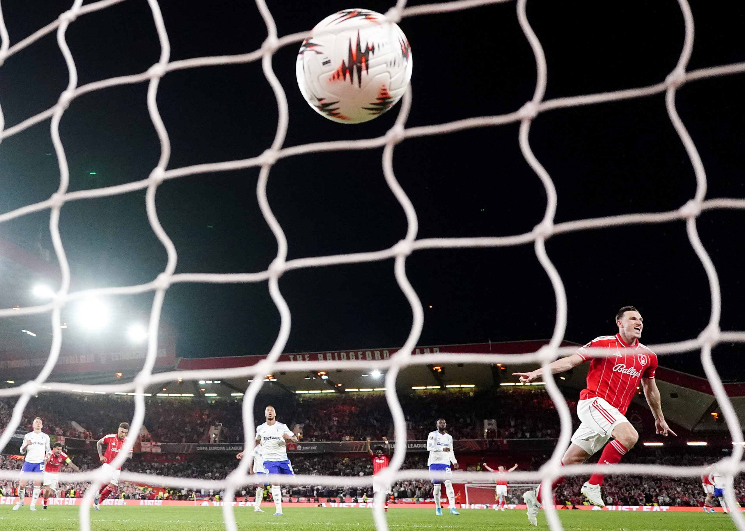 Piala UEFA | Nottingham Forest 1-0 Aston Villa: Penalti Wood Amankan Keunggulan The Tricky Trees