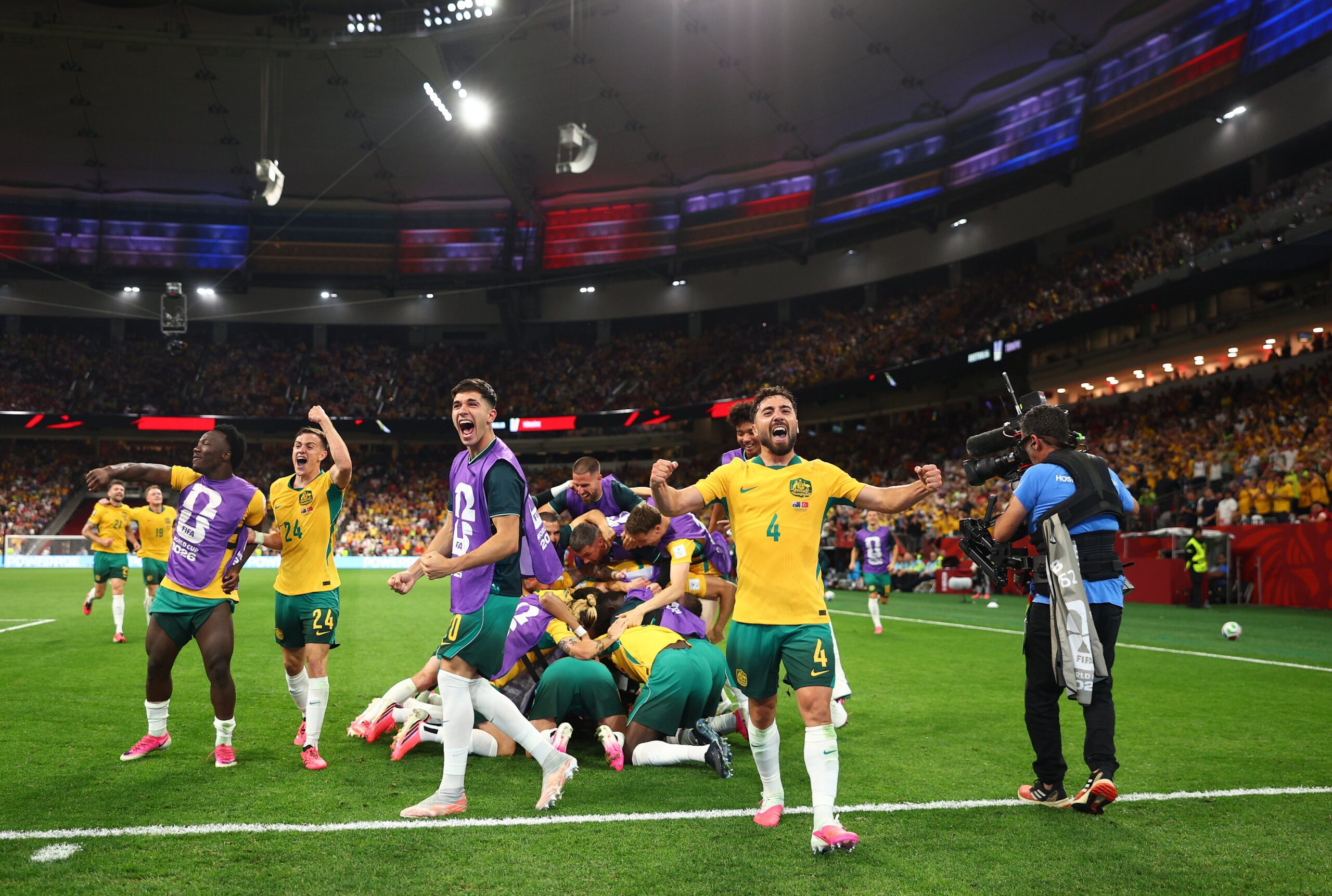 Australia Kejutkan Turki 2-0, Irankunda dan Metcalfe Antar Socceroos Raih Start Sempurna