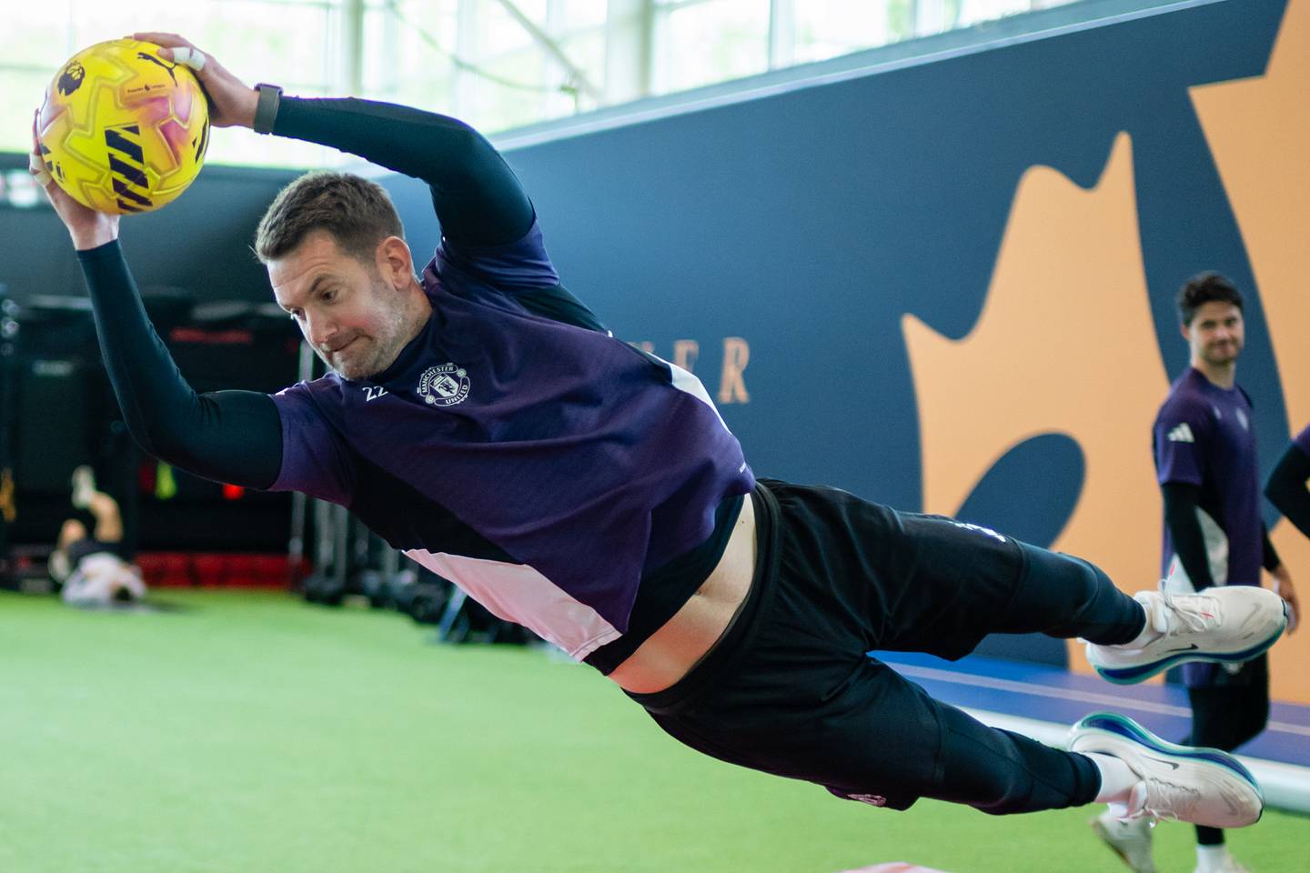 1.219 Hari Tak Bermain, Mengapa Manchester United Tetap Pertahankan Tom Heaton?