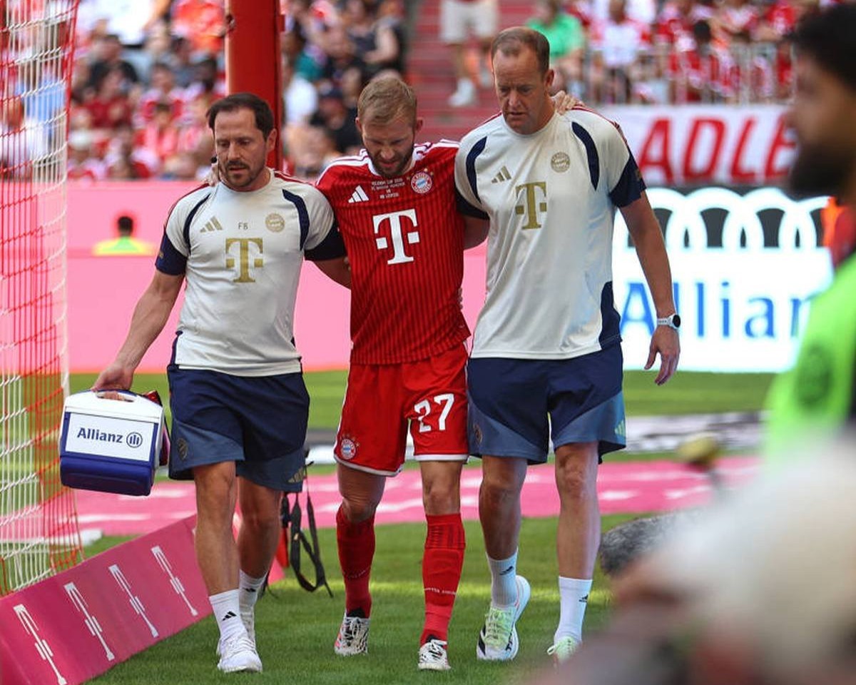 Bayern München Cemas, Konrad Laimer Cedera Lawan Leipzig