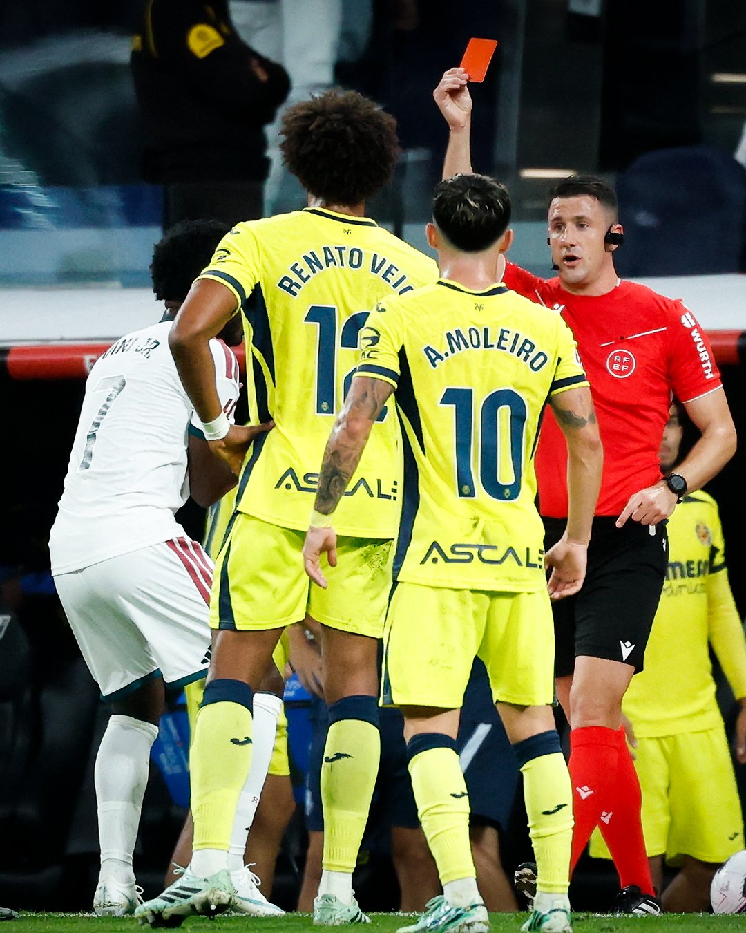 Real Madrid Bekuk Villarreal 1-0, Kartu Merah Vinícius Júnior Ancam Absen di El Clásico